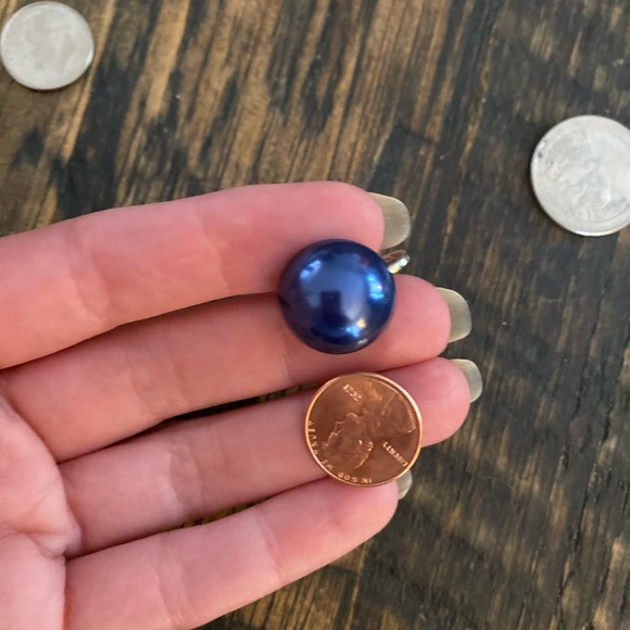 3/$15🥳 blue vintage screw-back button earrings - Picture 7 of 7